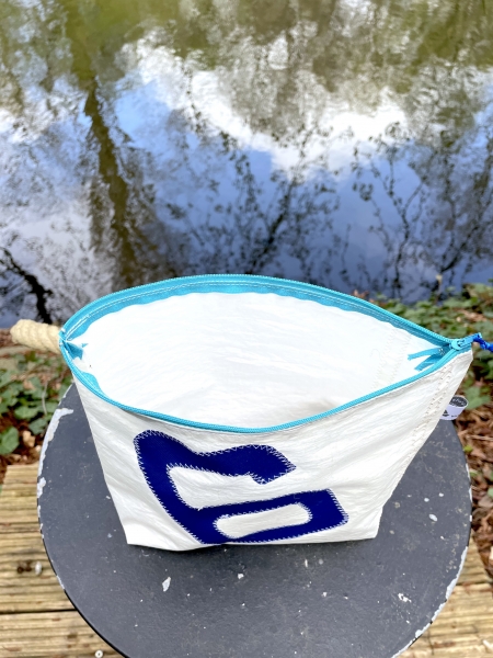 Segeltuchtasche mit blauer 6